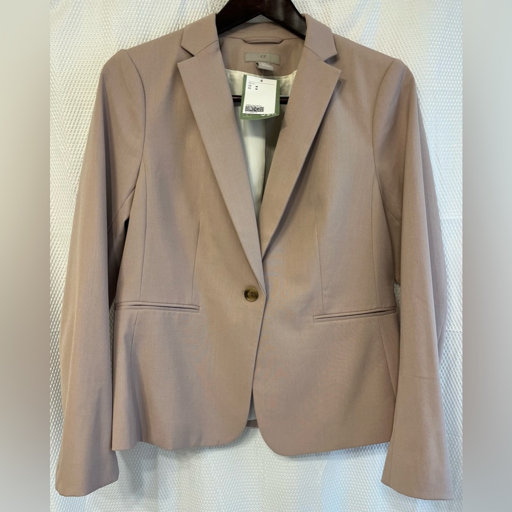 Brand New with Tags Women’s H&M Fitted Blazer size M